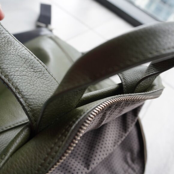 Moleskine Classic Device Bag Backpack – Green – Excellent Condition - Picture 10 of 16